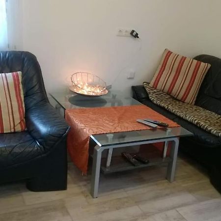 Toll Apartment Mit Privatem Eingang Free Parking Slbst Check-In Netflix 30 Zone Ruhig Duisburg Dış mekan fotoğraf