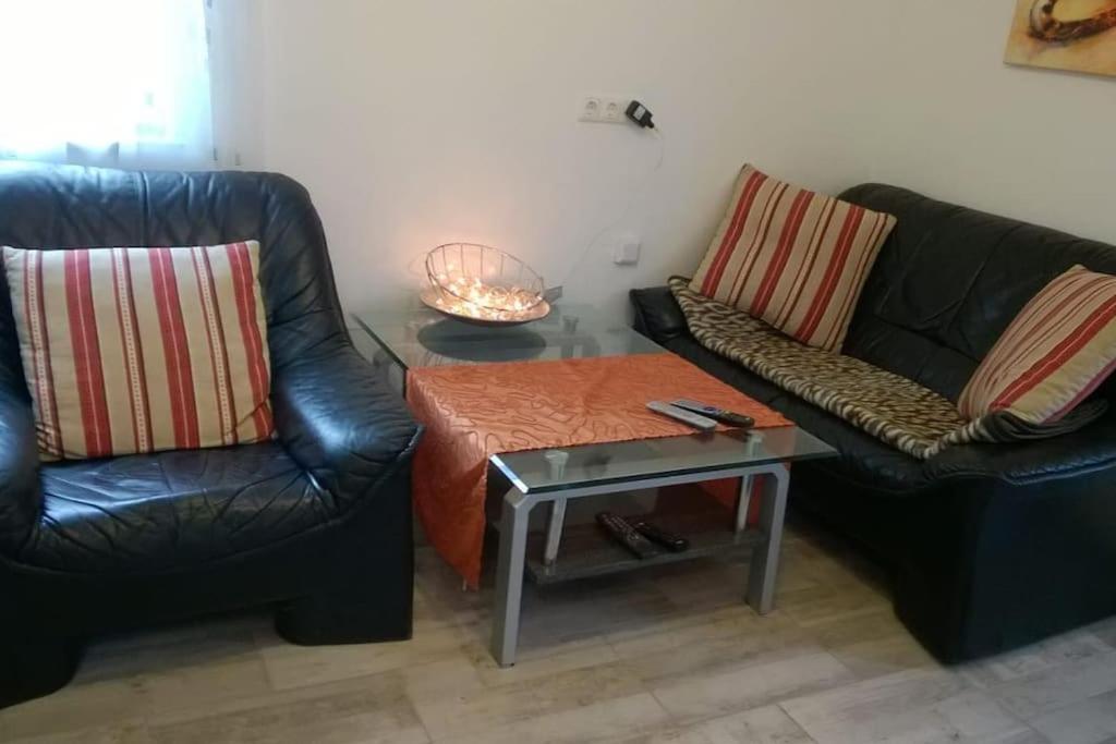 Toll Apartment Mit Privatem Eingang Free Parking Slbst Check-In Netflix 30 Zone Ruhig Duisburg Dış mekan fotoğraf