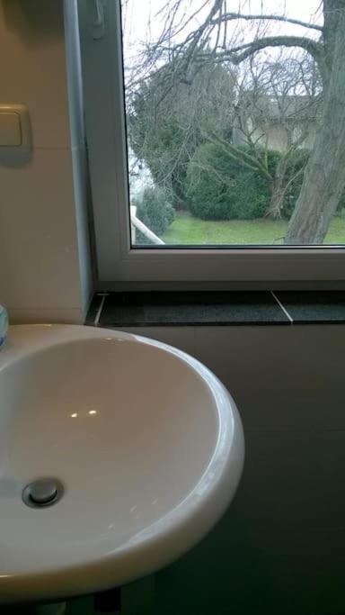 Toll Apartment Mit Privatem Eingang Free Parking Slbst Check-In Netflix 30 Zone Ruhig Duisburg Dış mekan fotoğraf