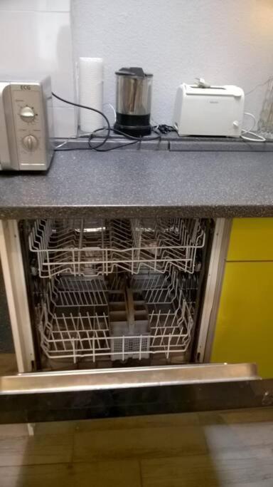 Toll Apartment Mit Privatem Eingang Free Parking Slbst Check-In Netflix 30 Zone Ruhig Duisburg Dış mekan fotoğraf
