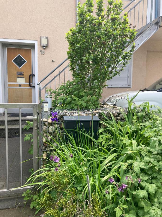Toll Apartment Mit Privatem Eingang Free Parking Slbst Check-In Netflix 30 Zone Ruhig Duisburg Dış mekan fotoğraf